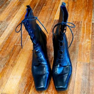 Black Etienne Aigner leather size 9 lace-up boots